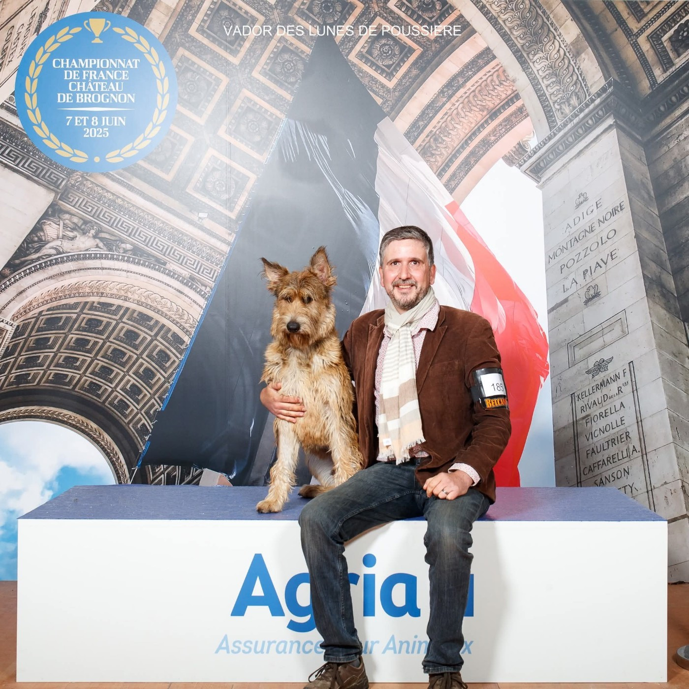 Vador Des Lunes De Poussière